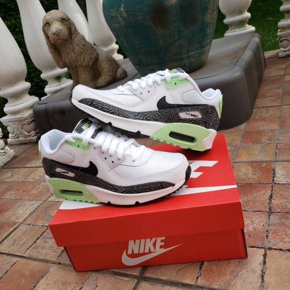 Air Max 90 White Vapor Green, Size Youth 5 - Picture 5 of 6